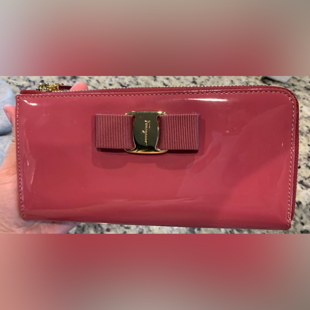 Vera Bow Full Zip Wallet